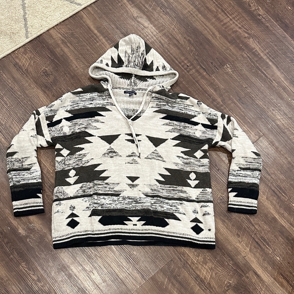 American Eagle Outfitters Black and Cream Aztec Patterned Hoodie Sweater